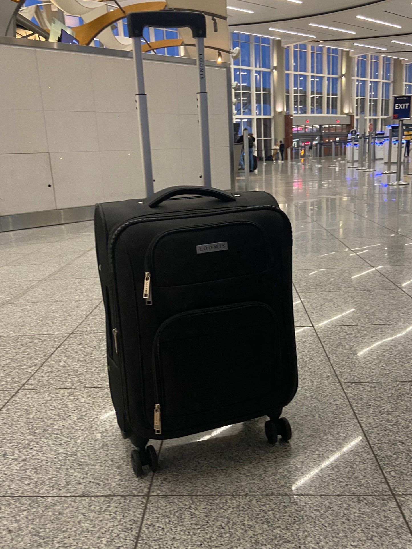 Loomis Expandable Lightweight Black Carry-On Spinner Luggage - 20 inch. Best Carryon and check in luggage with wheels. Best suitcase with wheels. Black carryon luggage. Black Checkin luggage 25 inch. Affordable durable luggage